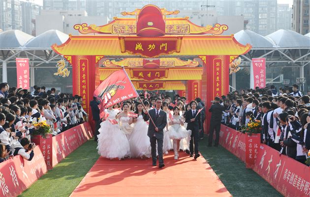 心存繁星 沐光而行——棠外高2025届成人典礼