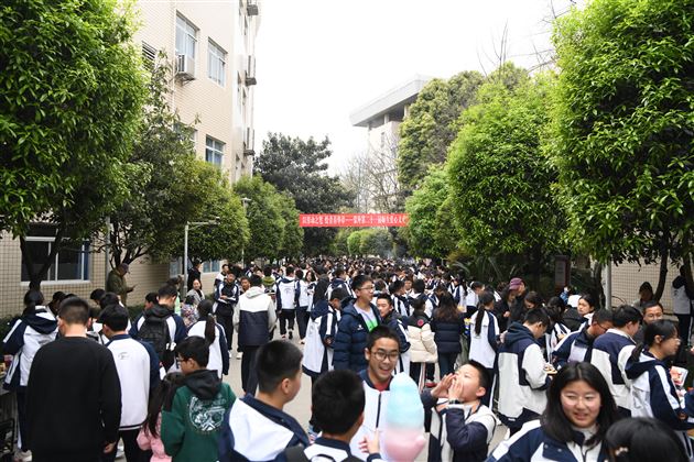 以劳动之笔 绘青春华章——棠外举行第二十一届师生爱心义卖活动