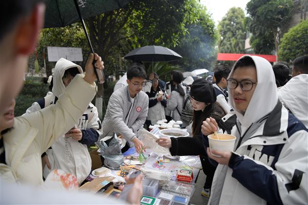以劳动之笔 绘青春华章——棠外举行第二十一届师生爱心义卖活动