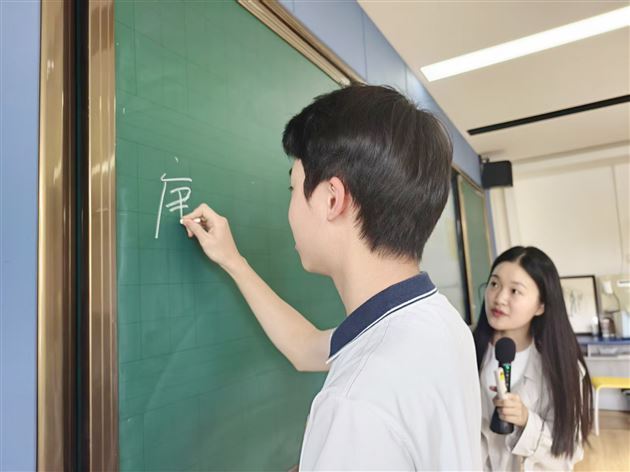 泡泡里的我,不完美也“可爱”——棠外高中开展“‘愈’见真实的自己”主题团辅活动