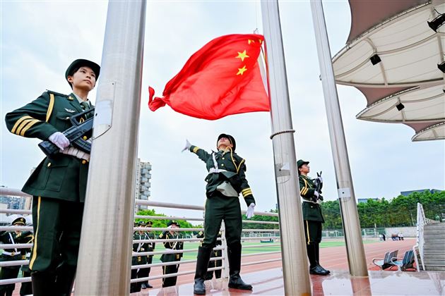 红色基因燃赛场,青春逐梦绽锋芒——成都棠湖外国语学校初中“多威杯”第二十一届春季田径运动会圆满举行