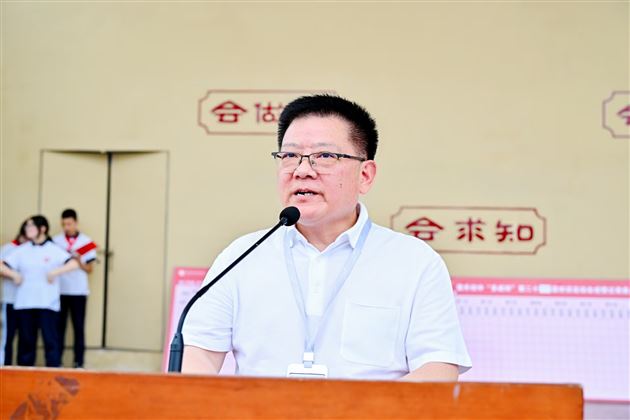 红色基因燃赛场,青春逐梦绽锋芒——成都棠湖外国语学校初中“多威杯”第二十一届春季田径运动会圆满举行