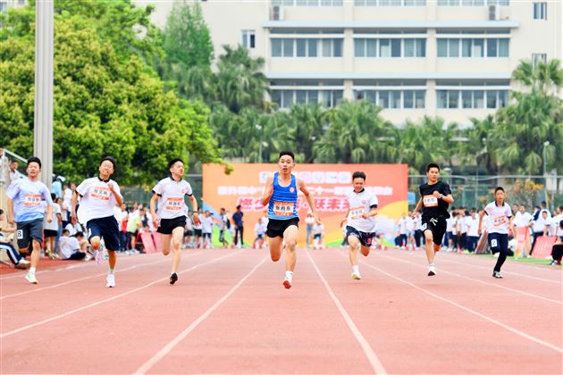 红色基因燃赛场,青春逐梦绽锋芒——成都棠湖外国语学校初中“多威杯”第二十一届春季田径运动会圆满举行