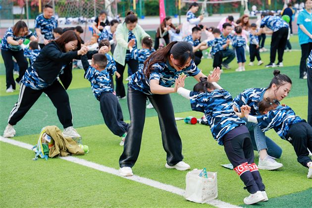小小海陆空 勇敢向前冲——棠湖仁智幼儿园2025年春季亲子运动会