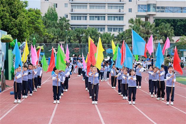 小小海陆空 勇敢向前冲——棠湖仁智幼儿园2025年春季亲子运动会
