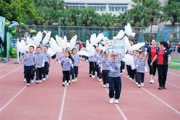 小小海陆空 勇敢向前冲——棠湖仁智幼儿园2025年春季亲子运动会