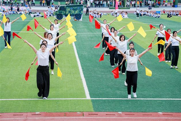 小小海陆空 勇敢向前冲——棠湖仁智幼儿园2025年春季亲子运动会