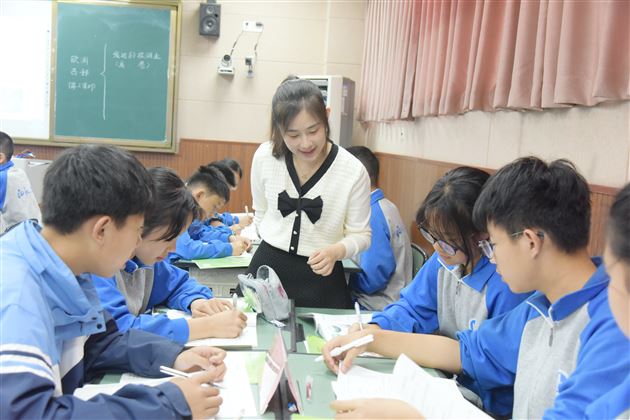 孙静老师组织教学活动.JPG