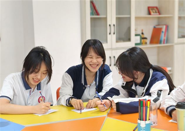 从色彩到心灵,创意表达“我爱我”——棠外高中2025年“5·25我爱我”心理健康节系列活动(五)