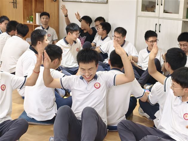 棠外高中开展高三学生考前心理团辅活动暨2025年“5·25我爱我”心理健康节系列活动(八)