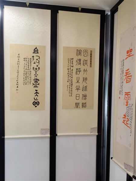 三尺讲台育桃李 一纸墨韵贺华章——棠外初中书法教师郭彦参展双流区政协成立60周年书法联展
