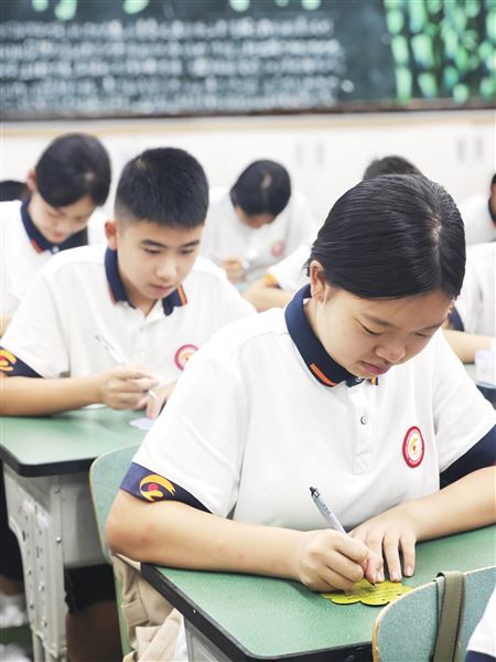 纸短情长　师恩难忘——校团委、少先队组织学生手写祝福致敬恩师