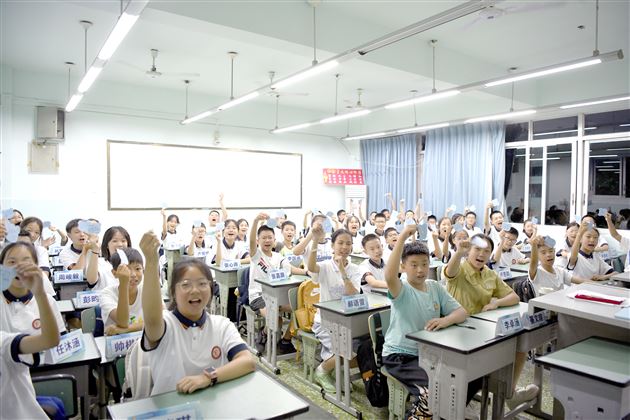 纸短情长　师恩难忘——校团委、少先队组织学生手写祝福致敬恩师