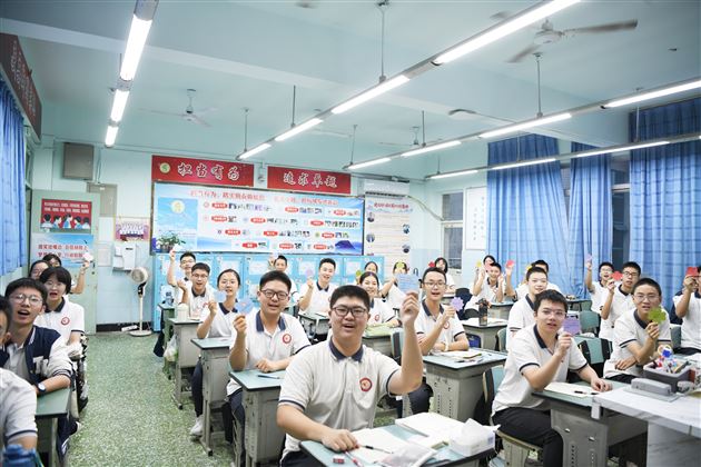 纸短情长　师恩难忘——校团委、少先队组织学生手写祝福致敬恩师