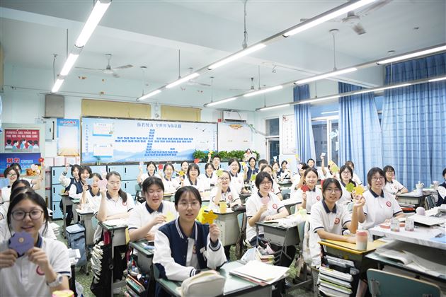 纸短情长　师恩难忘——校团委、少先队组织学生手写祝福致敬恩师