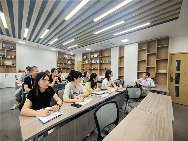 聚焦新生家校群管理　助力新任班主任成长