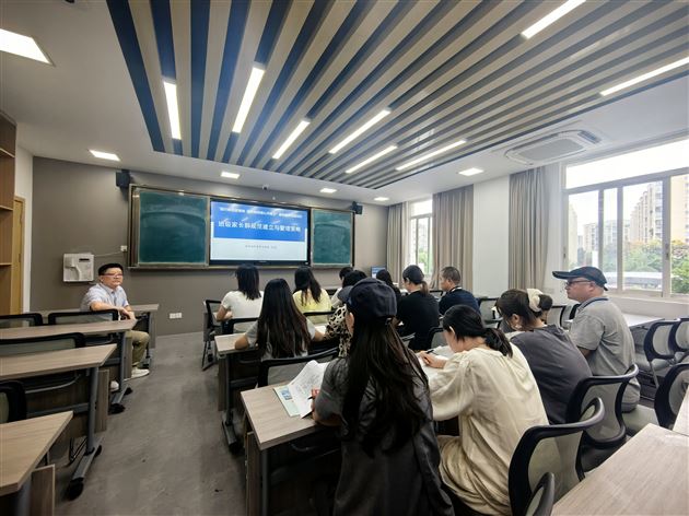聚焦新生家校群管理　助力新任班主任成长