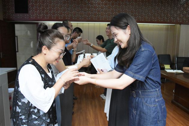 青蓝相承育桃李　薪火共进谱新篇——棠外初中隆重举行2025年师徒结对仪式