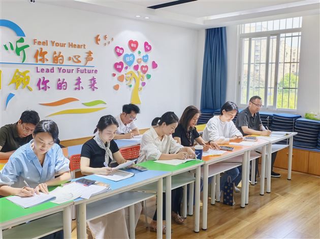 以理论为笔,绘就人生全景——记双流区生涯规划教研活动暨我校高中班主任名师工作坊研修活动