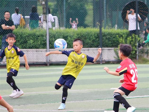 棠外附小U7登顶成都,川超精神薪火相传