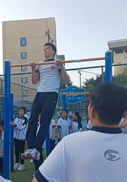 巅峰对决 力臂擎天——记棠外初2023级“擎天臂力王”引体向上挑战赛