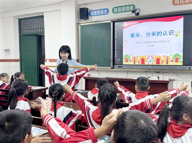 党建引领传薪火 城乡携手共成长——成都棠湖外国语学校小学党总支赴隆昌市双凤镇中心学校送教暨爱心捐赠活动 