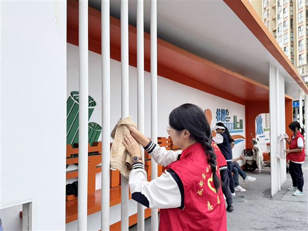 践行劳动奉献 擦亮文明底色——棠外高中“薪火”志愿服务队开展“清洁家园，青年先行”的社区志愿服务活动