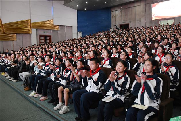 一等功臣进校园 红色基因薪火传——棠外初中隆重举行王曙光大校“祖国在我心中”主题报告会 