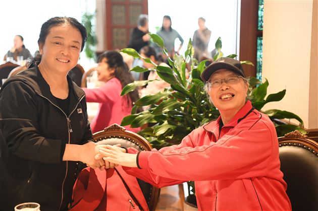 培根铸魂育栋梁 重阳佳节敬师贤——成都棠湖外国语学校2025年重阳敬老活动