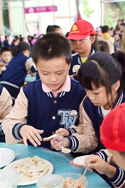 走进秋日庄园　品味劳动之趣——棠外附小二、三年级学生“沉浸式”研学活动