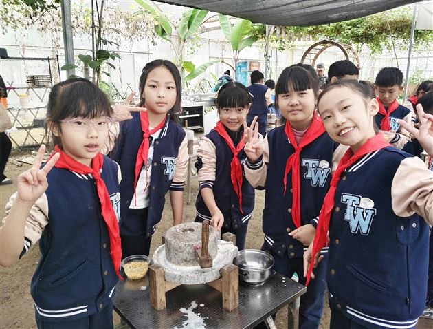 走进秋日庄园　品味劳动之趣——棠外附小二、三年级学生“沉浸式”研学活动