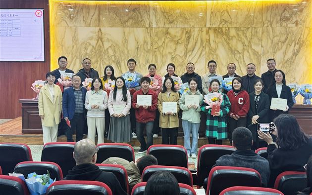 青蓝相接传薪火 教学相长共奋进——棠外高中部举办教师“师徒结对”活动