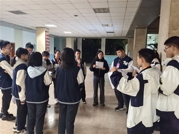 德育安全处汪主任给学生会的同学们培训