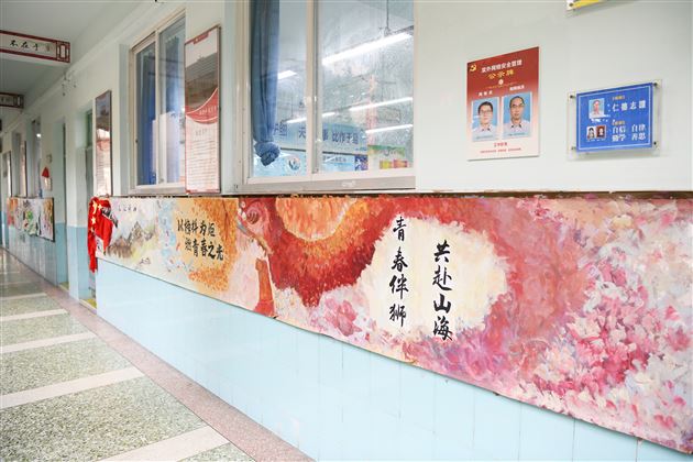 厚植榜样力量 砥砺青春前行——棠外高中开展“以榜样为炬,燃青春之光”系列育人活动