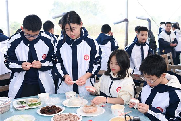 把课堂搬进田野！棠外初一学子共赴秋天劳动之约