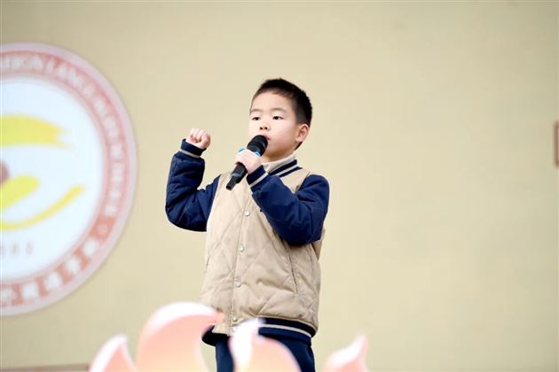 运动员代表二年级十班刘镐橄同学