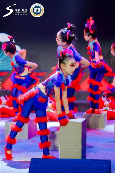 棠外附小Sunflower艺术团参加双流区中小学艺术成果展