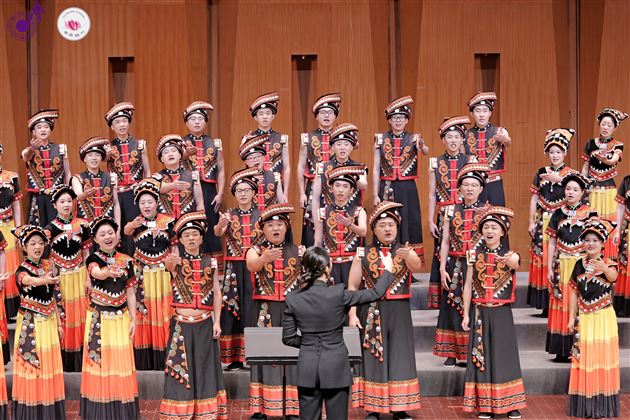 棠外附小三位音乐教师随双流区教师合唱团摘得西部音乐周桂冠