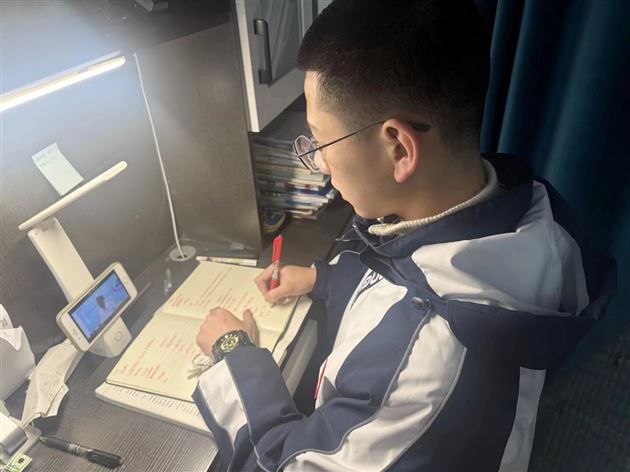 棠外初中2025年下半年共青团团课顺利召开