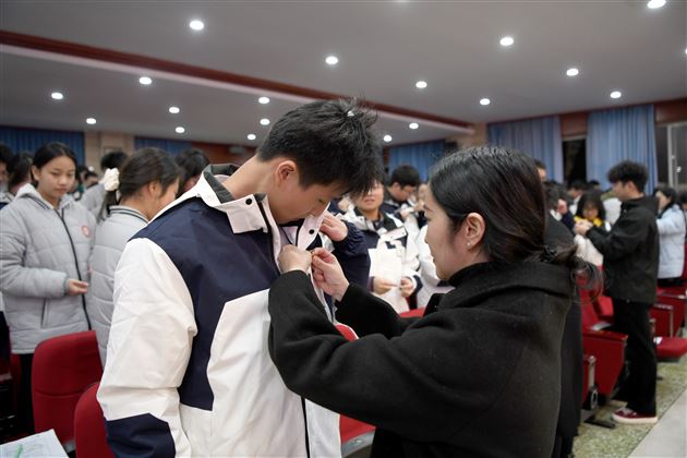 棠外高中团总支举行纪念“一二·九”爱国学生运动90周年主题团日活动