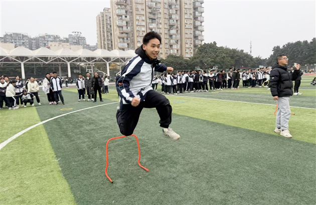 棠外初2023级召开冬季趣味运动会