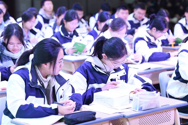 棠外成功承办成都市高一年级语文教学研讨会 