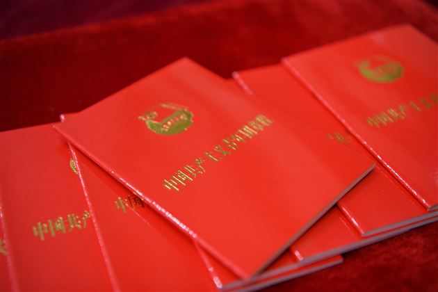 棠外初中举行2025-2026学年度上学期入团仪式