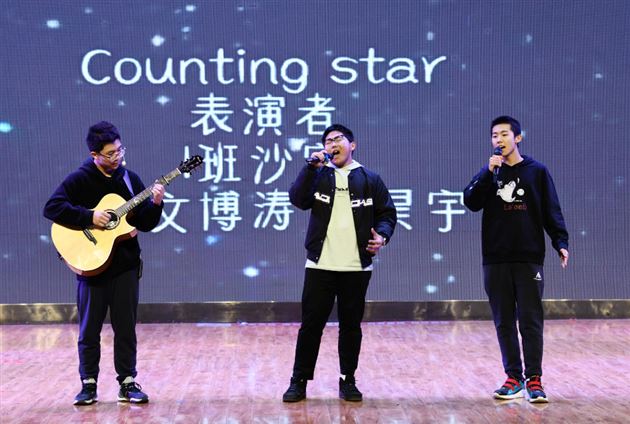 青春逐光，歌舞启航 