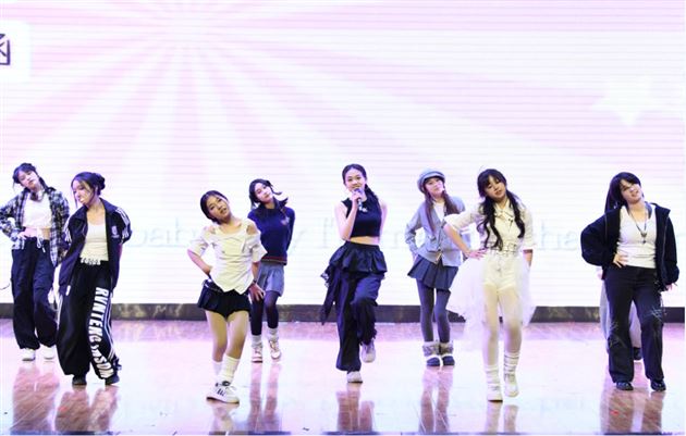 青春逐光，歌舞启航