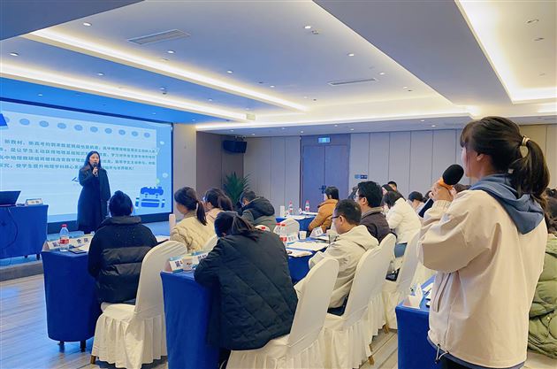 活动现场研讨氛围浓厚