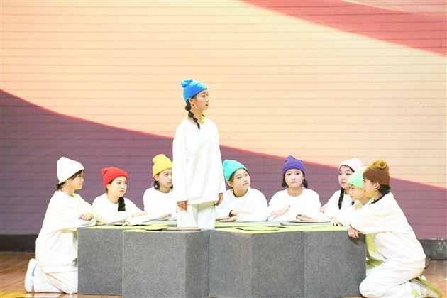 棠外举行2025年校园艺术节展演暨2026年新年文艺联欢晚会 