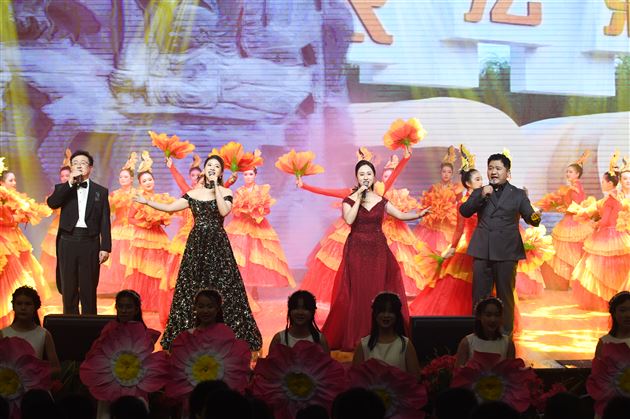 棠外举行2025年校园艺术节展演暨2026年新年文艺联欢晚会