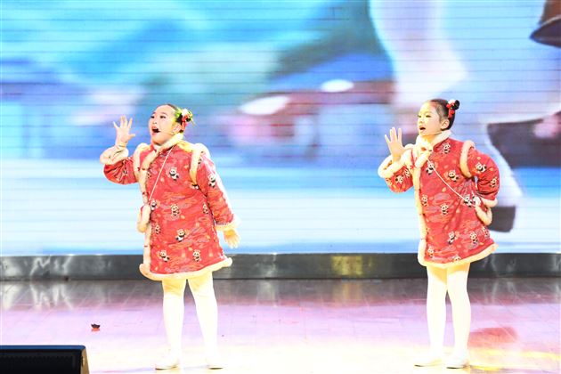 棠外举行2025年校园艺术节展演暨2026年新年文艺联欢晚会