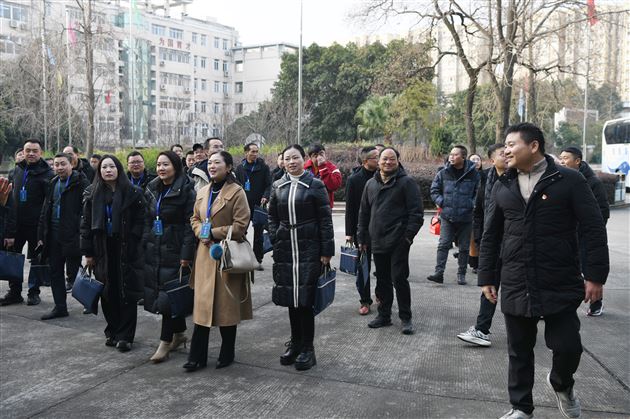 自贡市初中党组织书记能力提升研修团队一行走进棠外